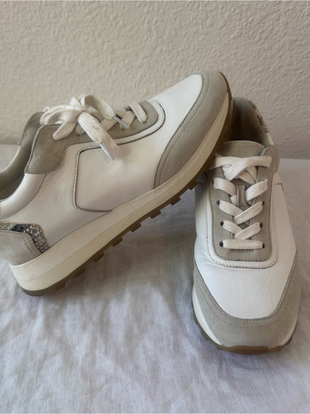 Veronica Beard Hartley white suede Leather Sneaker trim size 7.5